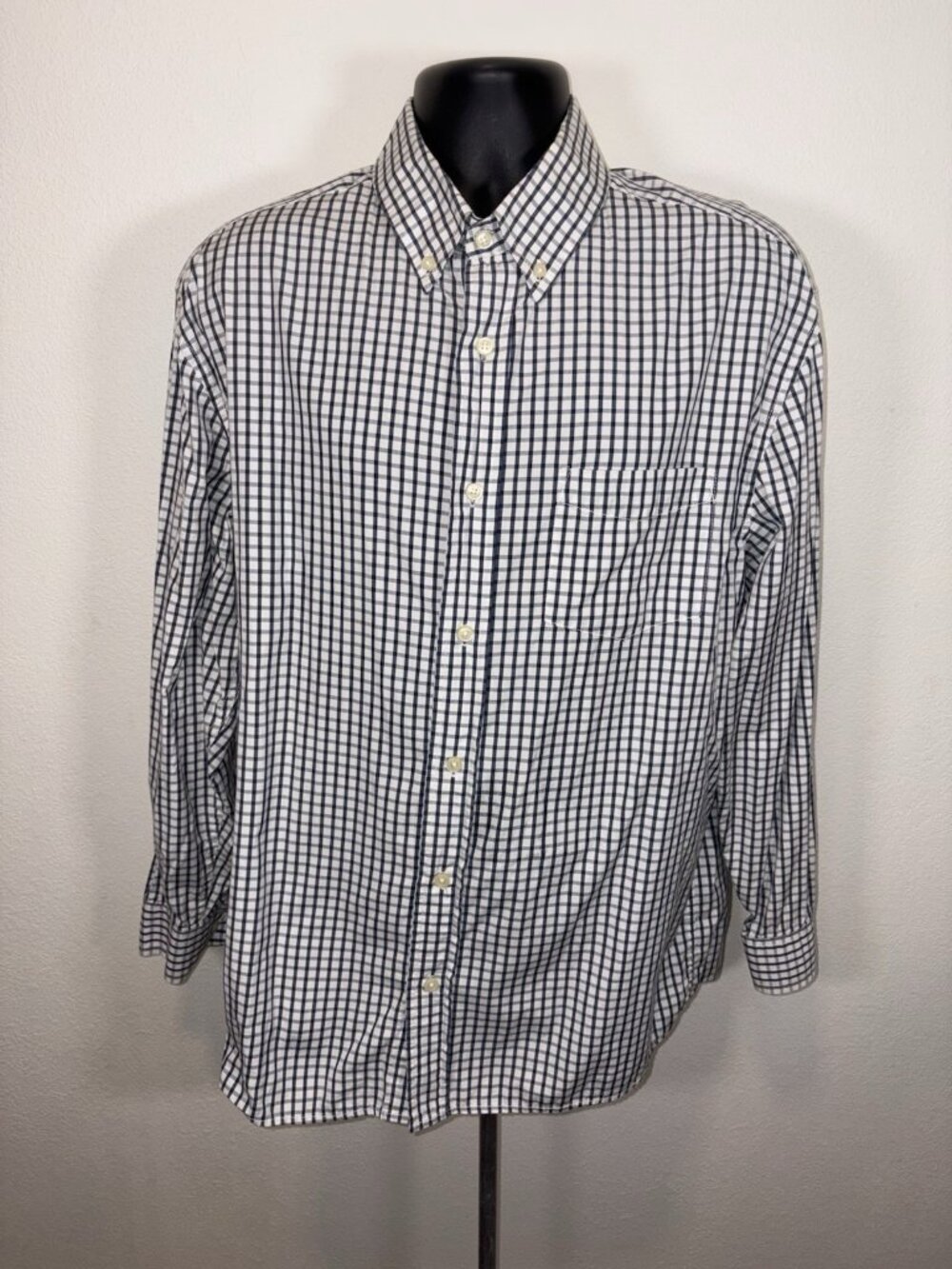 Old Navy Regular Fit Button Down Shirt Men L Black Gray White Check Long Sleeve